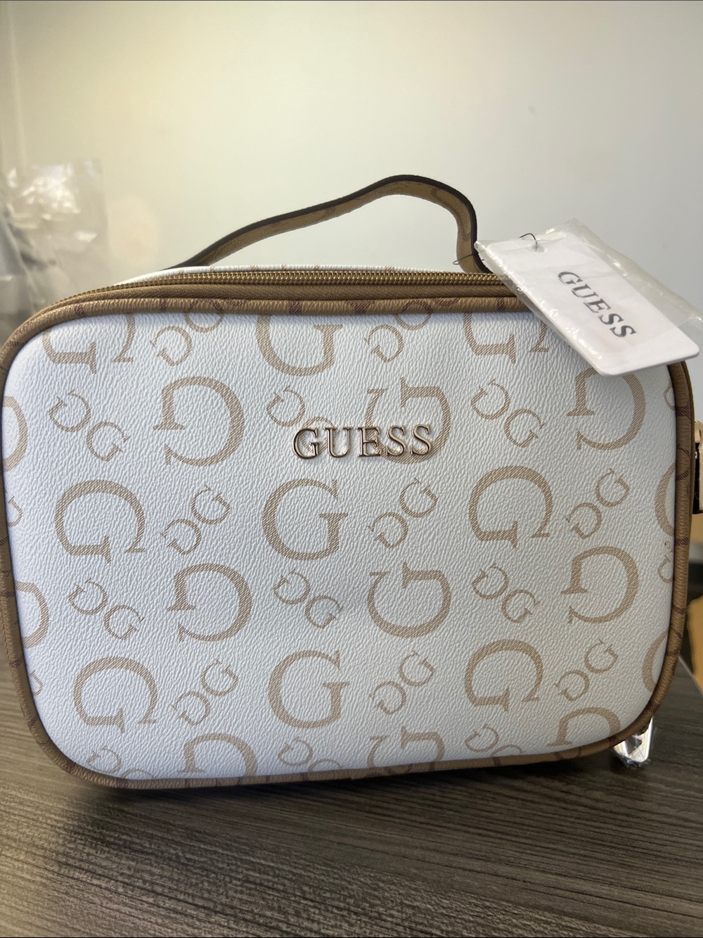 NWT Guess Logo Travel Train Case / Cosmetic Bag - White & Tan